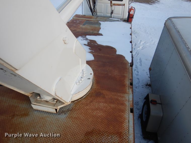 image for item FU9133 2005 Sterling L7500 crane truck