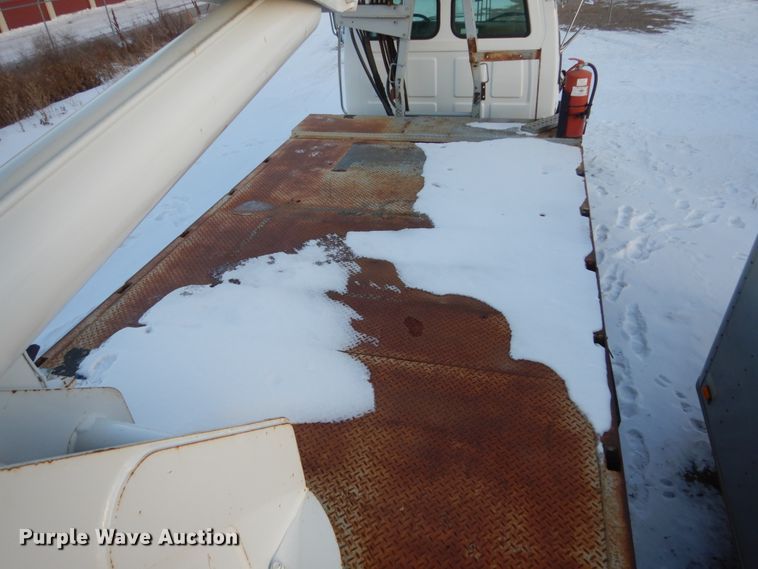 image for item FU9133 2005 Sterling L7500 crane truck