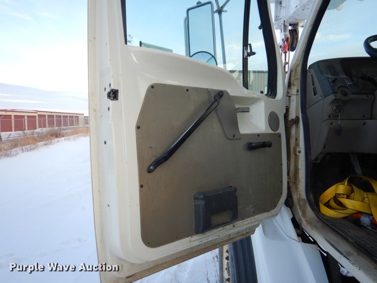 image for item FU9133 2005 Sterling L7500 crane truck