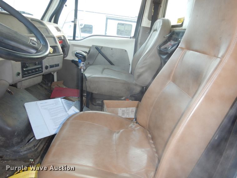 image for item FU9133 2005 Sterling L7500 crane truck