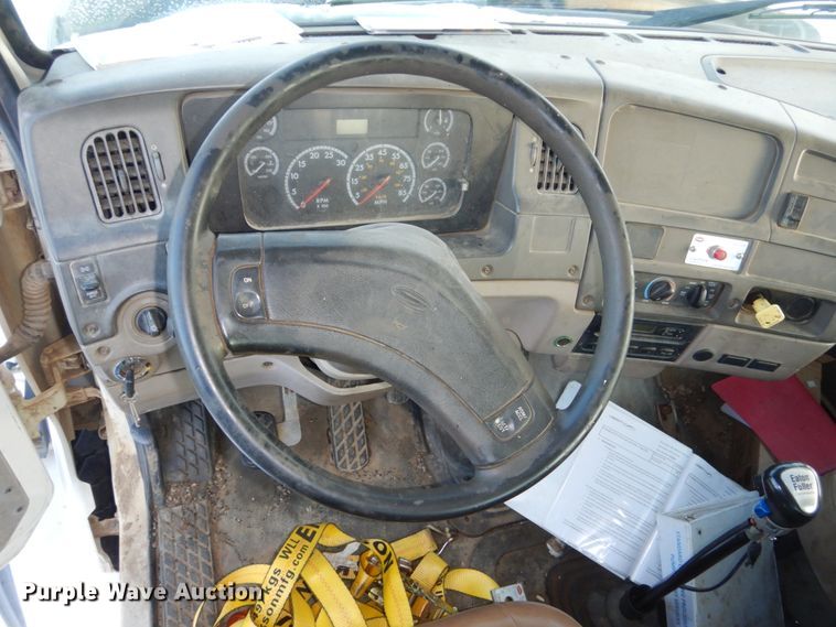 image for item FU9133 2005 Sterling L7500 crane truck