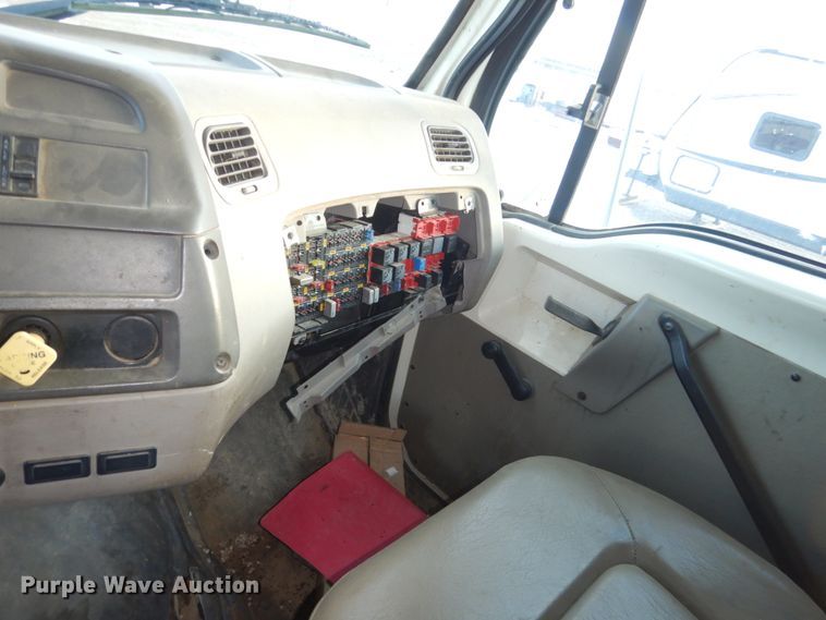 image for item FU9133 2005 Sterling L7500 crane truck