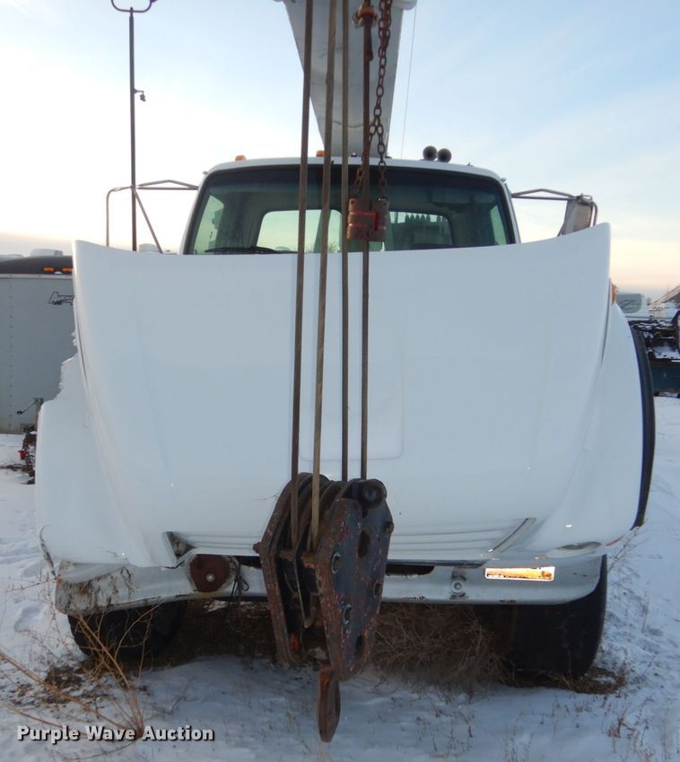 image for item FU9133 2005 Sterling L7500 crane truck