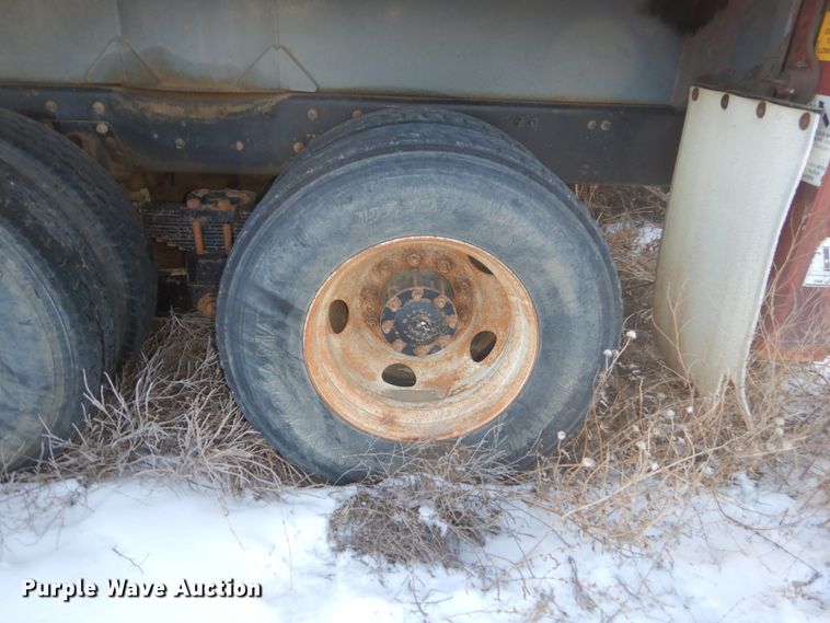 image for item FU9133 2005 Sterling L7500 crane truck