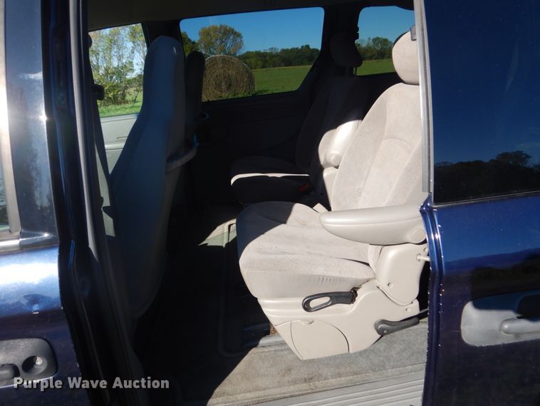 image for item FU9706 2004 Dodge Grand Caravan van