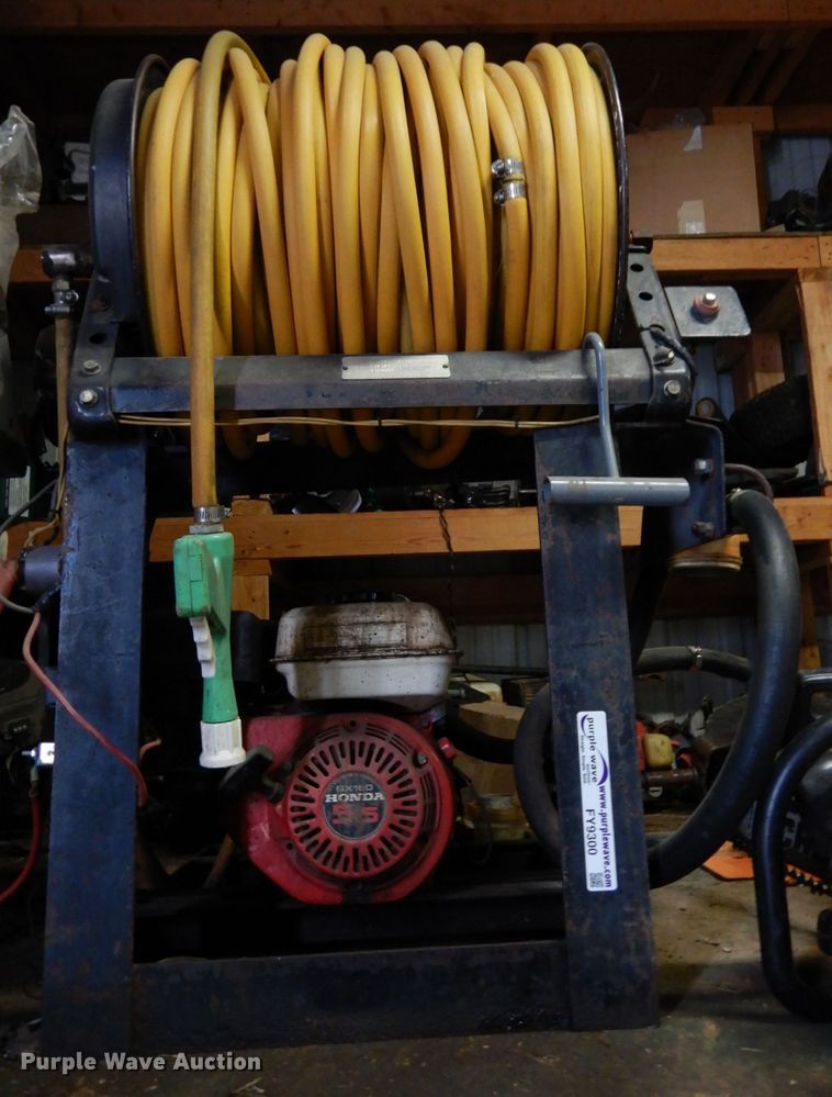 Lawn sprayer rig in Topeka, KS Item FY9300 sold Purple Wave