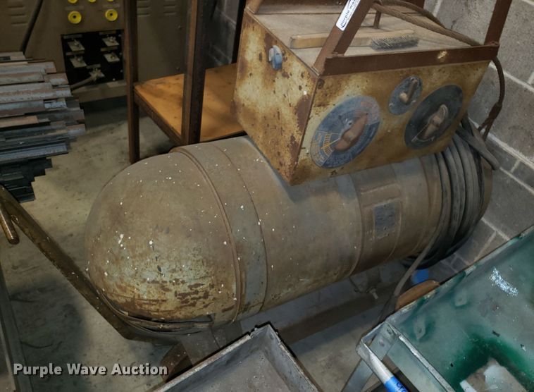 image for item GA9424 Lincoln 300 welder