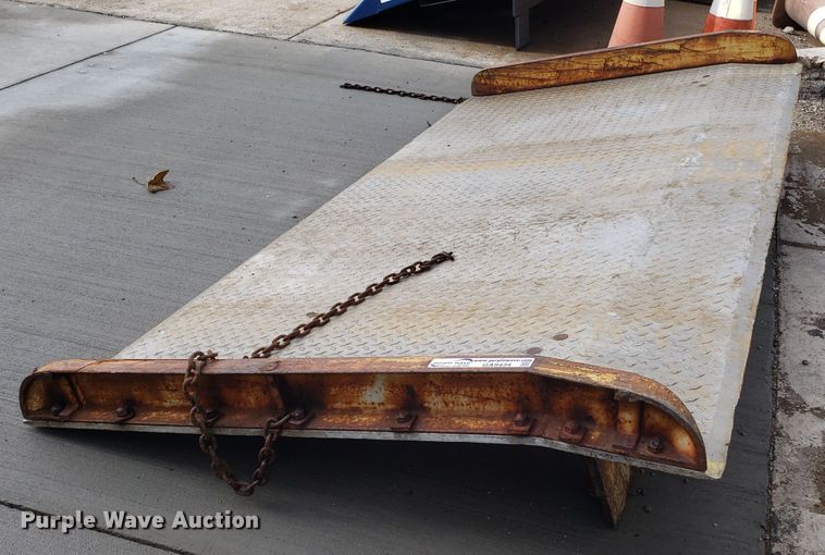 image for item GA9434 Loading dock ramp