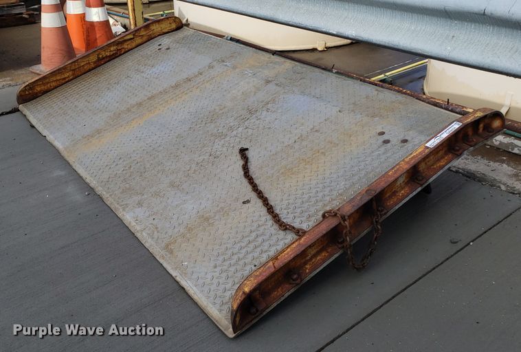 image for item GA9434 Loading dock ramp