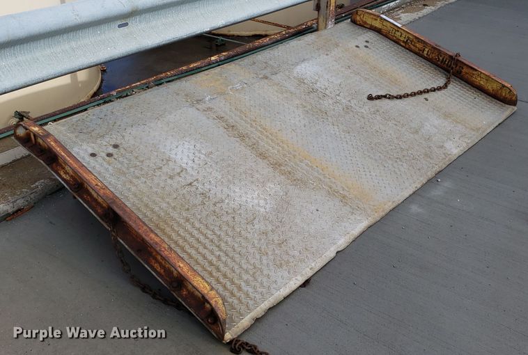 image for item GA9434 Loading dock ramp
