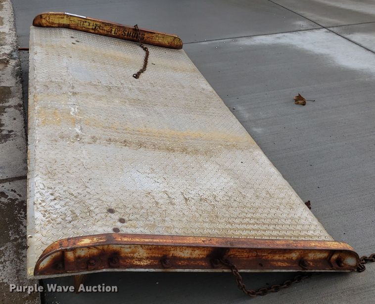 image for item GA9434 Loading dock ramp