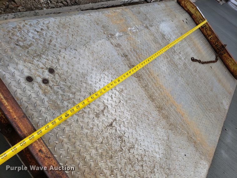 image for item GA9434 Loading dock ramp