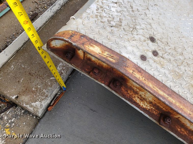 image for item GA9434 Loading dock ramp