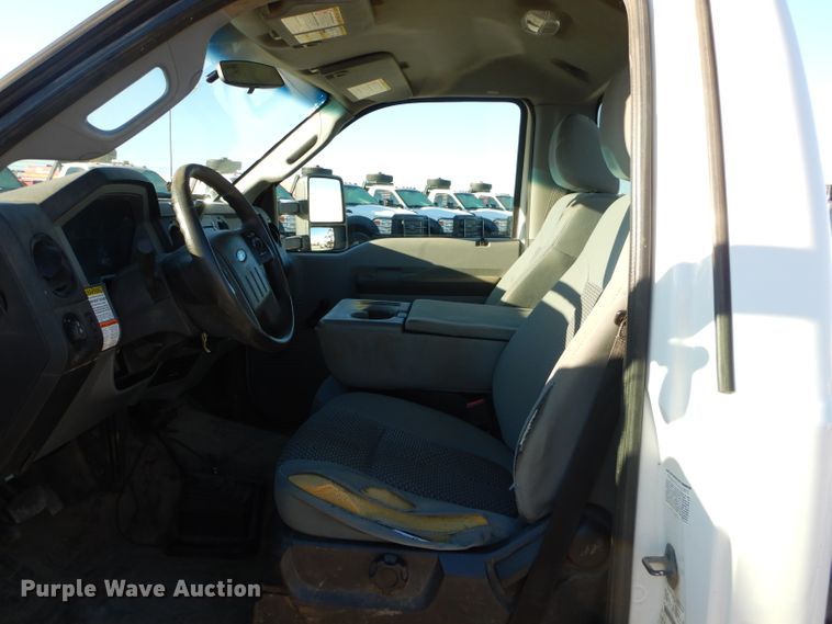 image for item GB9614 2013 Ford F550 Super Duty truck cab and chassis