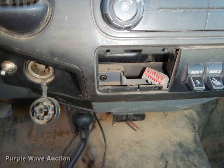 image for item GB9614 2013 Ford F550 Super Duty truck cab and chassis