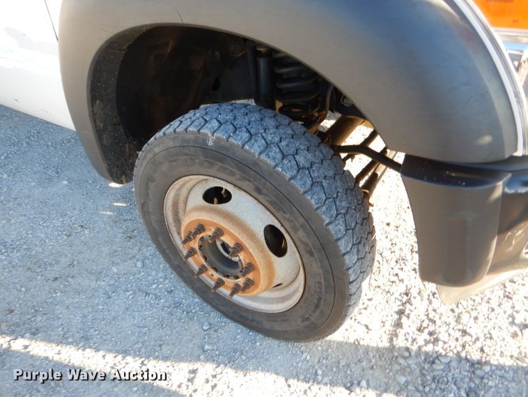 image for item GB9614 2013 Ford F550 Super Duty truck cab and chassis