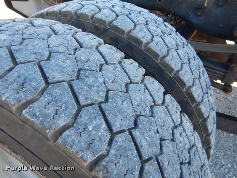 image for item GB9614 2013 Ford F550 Super Duty truck cab and chassis