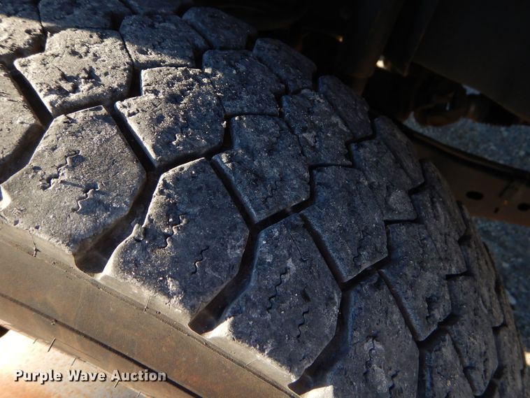 image for item GB9614 2013 Ford F550 Super Duty truck cab and chassis