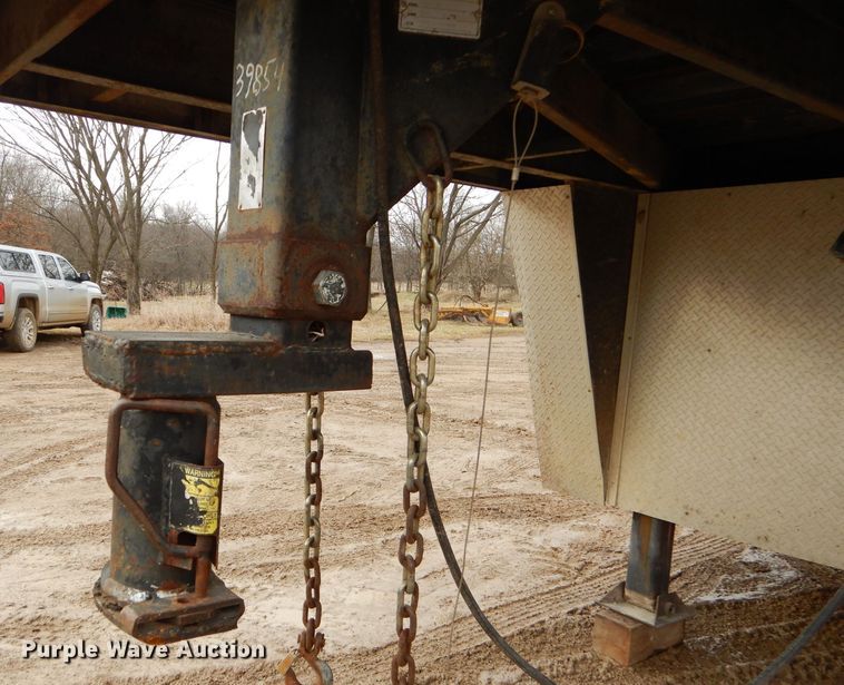 image for item GB9652 2003 Cargo 32GN enclosed cargo trailer