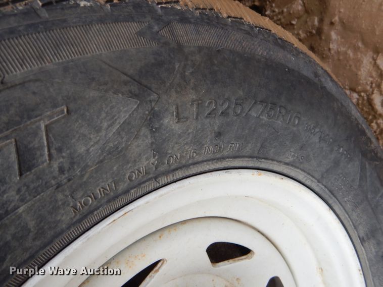 image for item GB9652 2003 Cargo 32GN enclosed cargo trailer