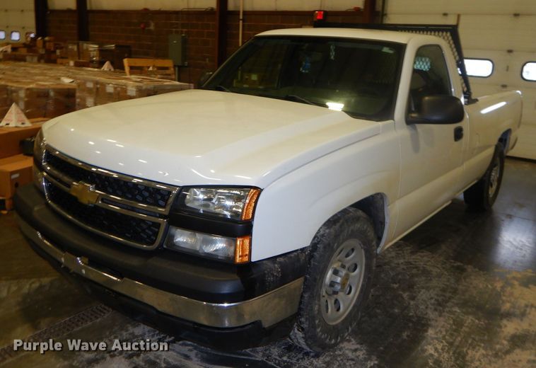 image for item GB9683 2007 Chevrolet Silverado 1500 pickup truck