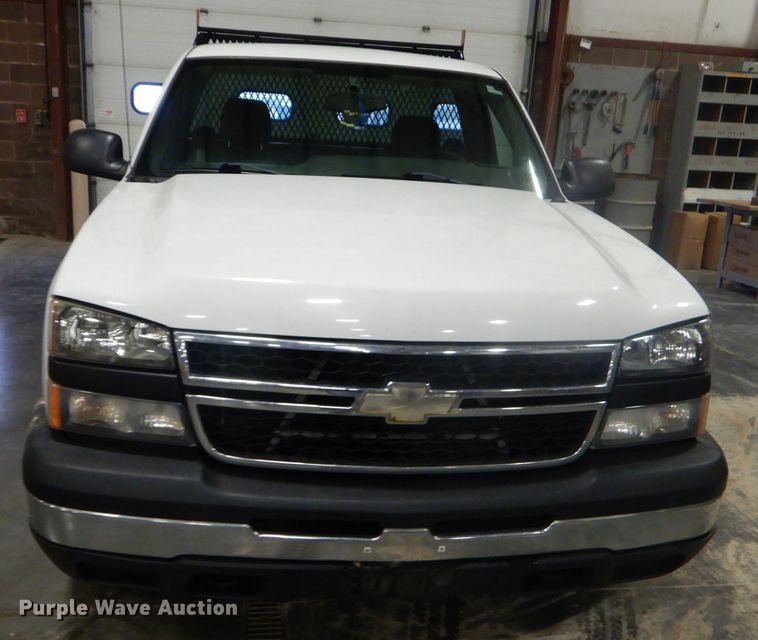 image for item GB9683 2007 Chevrolet Silverado 1500 pickup truck