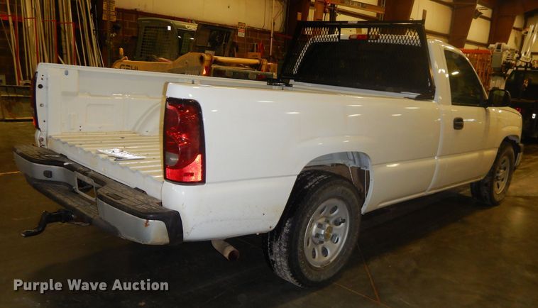 image for item GB9683 2007 Chevrolet Silverado 1500 pickup truck