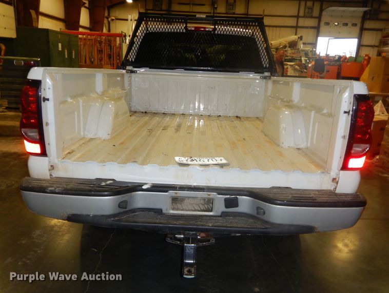 image for item GB9683 2007 Chevrolet Silverado 1500 pickup truck