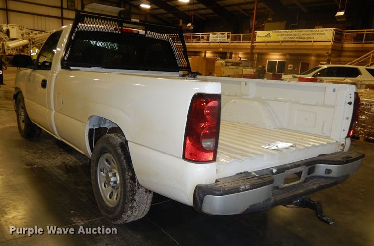 image for item GB9683 2007 Chevrolet Silverado 1500 pickup truck