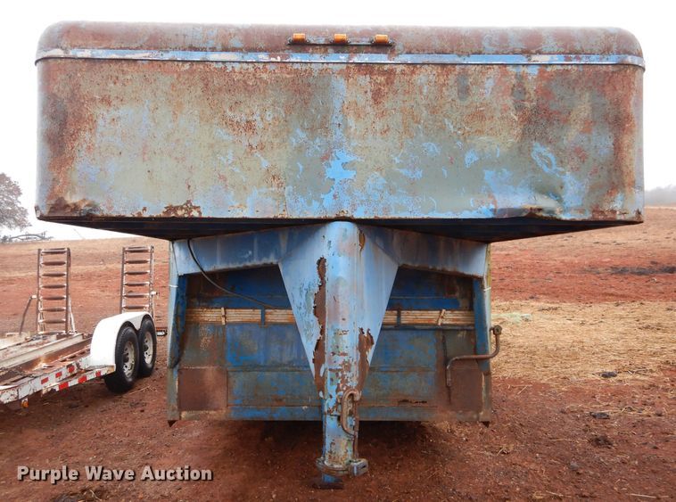 image for item GE9049 Star livestock trailer