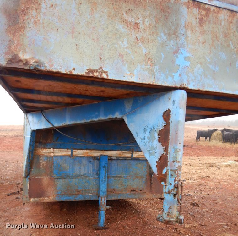 image for item GE9049 Star livestock trailer