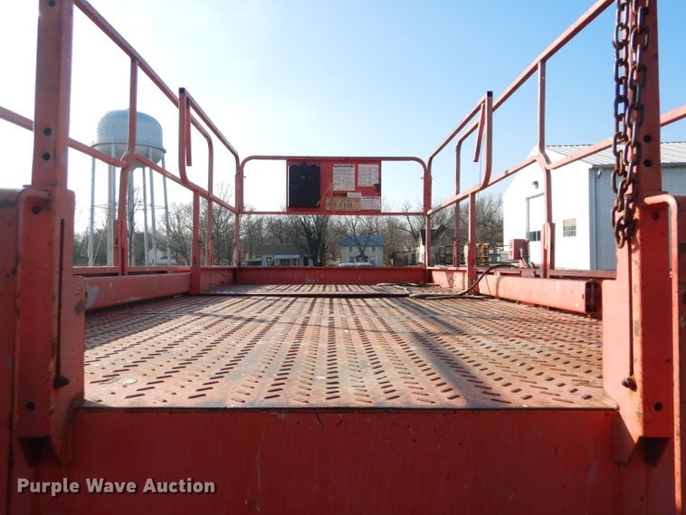 image for item GE9059 Mec 3391RT scissor lift