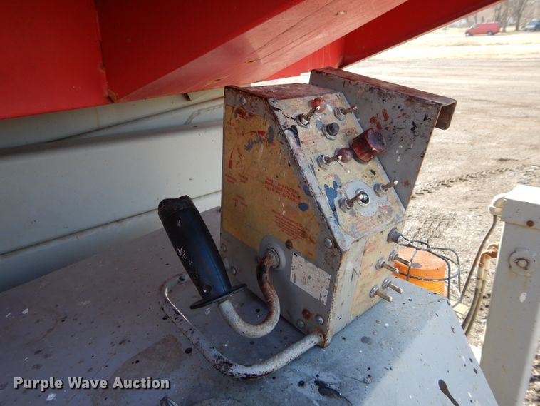 image for item GE9059 Mec 3391RT scissor lift