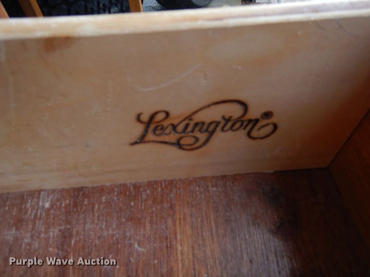 image for item GE9061 Legacy desk with hutch