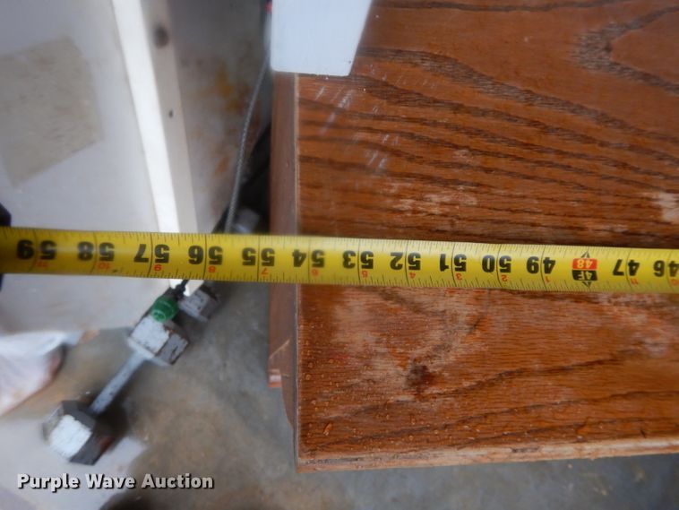 image for item GE9061 Legacy desk with hutch