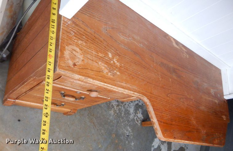 image for item GE9061 Legacy desk with hutch