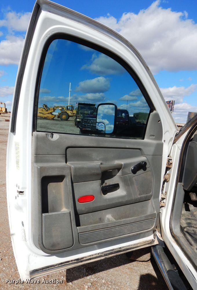 image for item GE9111 2008 Dodge Ram 5500 flatbed truck