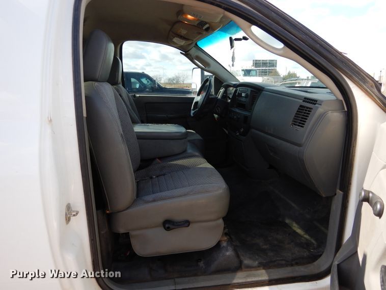 image for item GE9111 2008 Dodge Ram 5500 flatbed truck