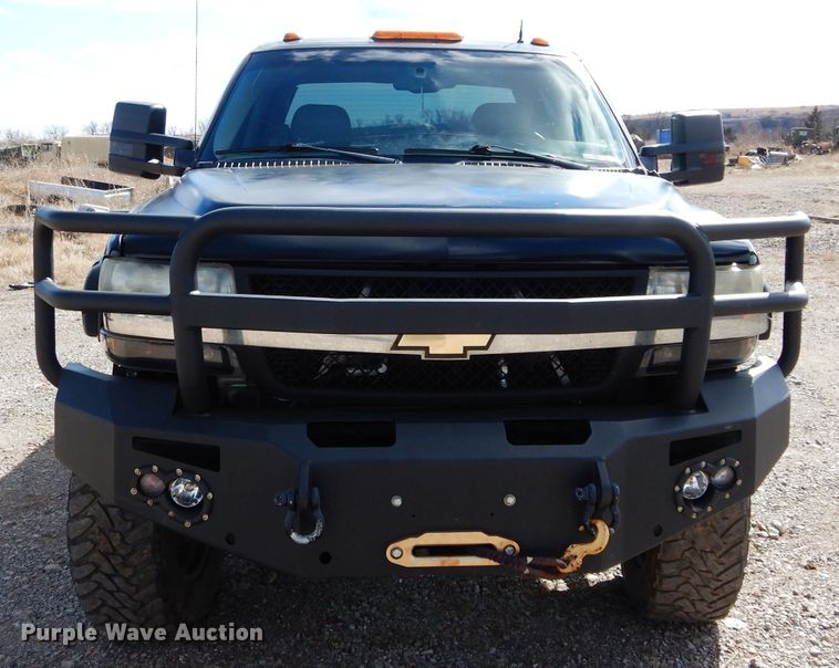 image for item GE9112 2001 Chevrolet Silverado 2500HD Crew Cab pickup truck