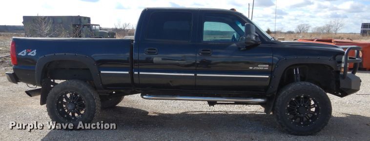 image for item GE9112 2001 Chevrolet Silverado 2500HD Crew Cab pickup truck