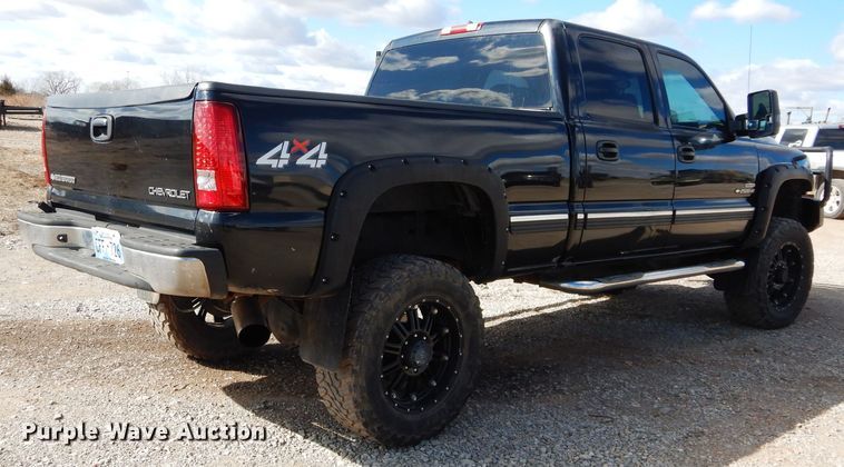 image for item GE9112 2001 Chevrolet Silverado 2500HD Crew Cab pickup truck