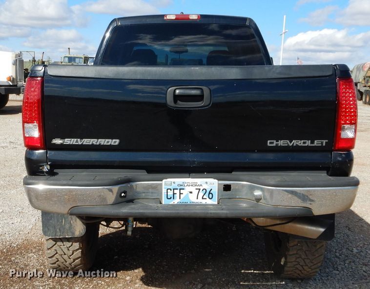 image for item GE9112 2001 Chevrolet Silverado 2500HD Crew Cab pickup truck