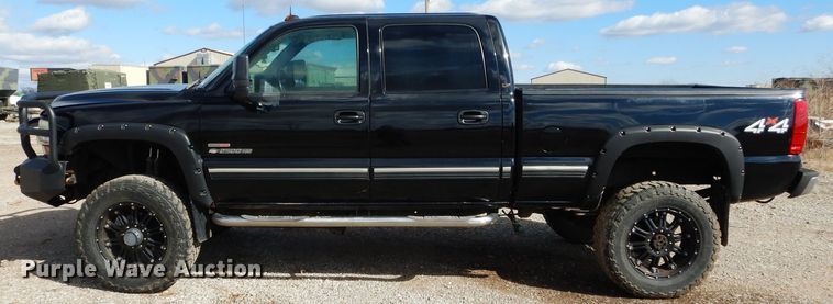 image for item GE9112 2001 Chevrolet Silverado 2500HD Crew Cab pickup truck