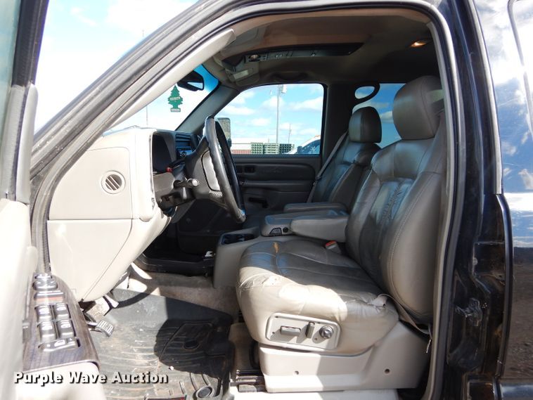 image for item GE9112 2001 Chevrolet Silverado 2500HD Crew Cab pickup truck