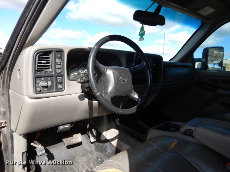 image for item GE9112 2001 Chevrolet Silverado 2500HD Crew Cab pickup truck