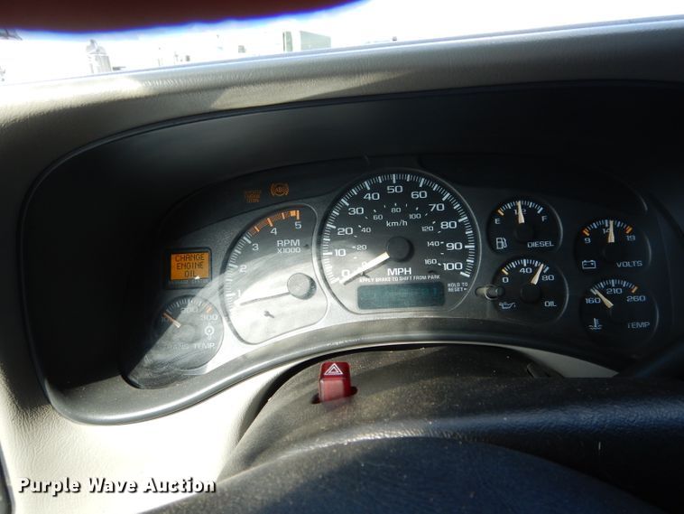 image for item GE9112 2001 Chevrolet Silverado 2500HD Crew Cab pickup truck