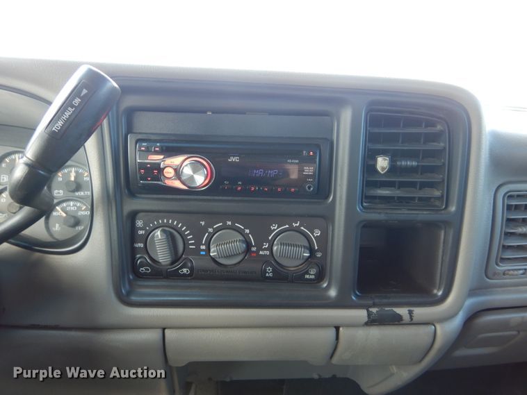 image for item GE9112 2001 Chevrolet Silverado 2500HD Crew Cab pickup truck