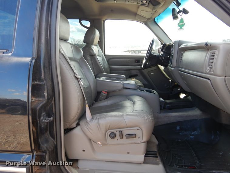 image for item GE9112 2001 Chevrolet Silverado 2500HD Crew Cab pickup truck