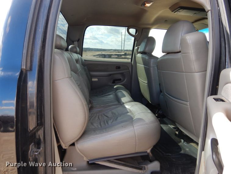 image for item GE9112 2001 Chevrolet Silverado 2500HD Crew Cab pickup truck