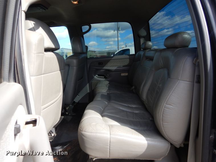 image for item GE9112 2001 Chevrolet Silverado 2500HD Crew Cab pickup truck